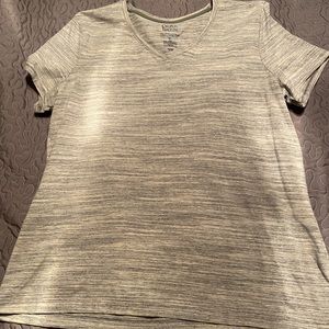 Croft and Barrow Large Gray T-Shirt Used